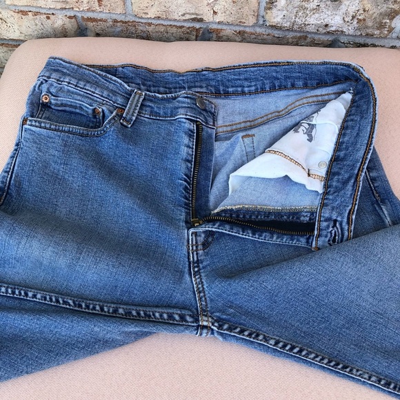 Levi’s Cotton Blend Medium Wash Straight Leg Jeans W36 L32 - Picture 4 of 15